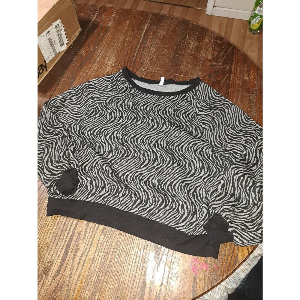 Medium Glam Black Grey Zebra Striped Long Sleeve Round Neck Pullover Shirt Top
